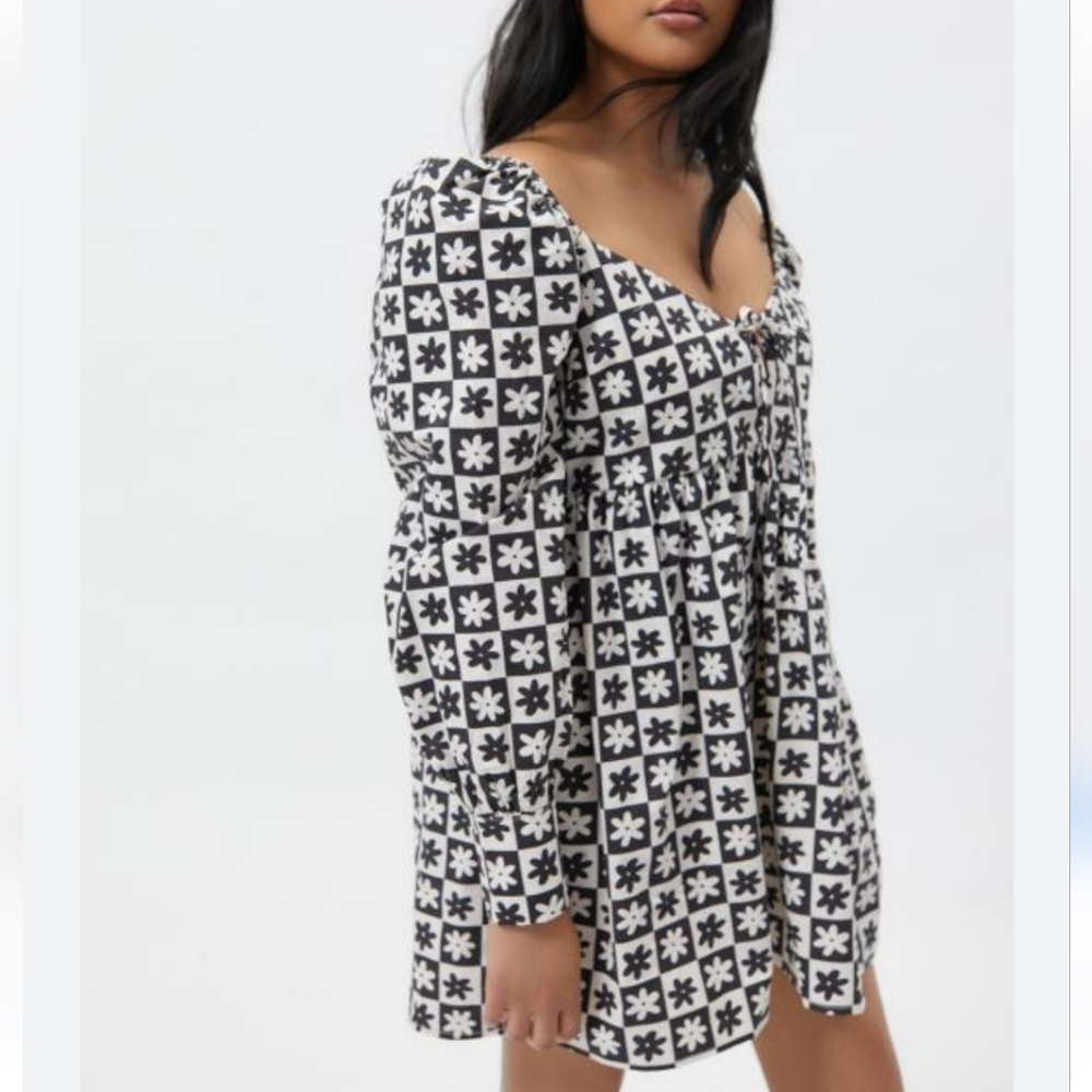 Lisa Says Gah Black and White Puff Sleeve Mini Dress